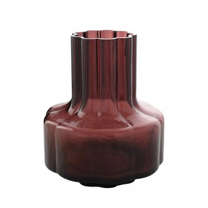 Vase en verre bordeaux élégant et spacieux, porte-fleurs décoratif pour la maison, le bureau et les événements - Product Image 5