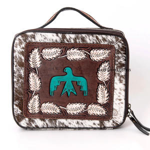 Bolso de mano rectangular de piel con pelo y motivo Thunderbird para mujer, con cierre de cremallera y asa, ideal para la noche. - Product Image 1