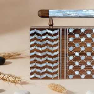 Pochette en bois de luxe style bohème avec incrustation de nacre MOP et motif artisanal pour événements nuptiaux et fêtes - Product Image 3
