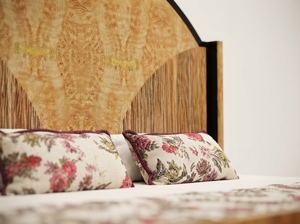 Lit plateforme moderne en bois massif avec tête de lit cintrée et design capitonné pour l'ameublement de la maison - Product Image 3