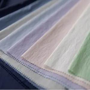 Tecido de nylon leve e fino 100% corta-vento para casaco de roupas, tecido liso à prova de rugas