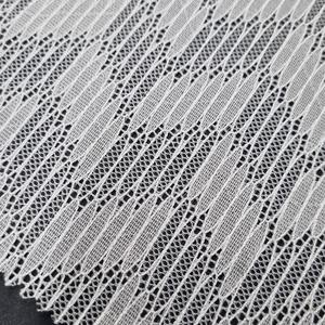 Tissu en dentelle extensible à maille géométrique 147 cm, léger, en nylon et élasthanne, tricoté chaîne, pour robes de mariée et lingerie - Product Image 2