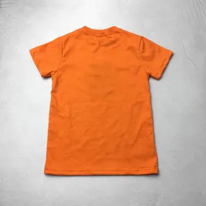 Camiseta Infantil Naranja Brillante Personalizada al por Mayor con Estampado Gráfico de Cohete Espacial y Mochila Azul, Camiseta Lisa con Estampado Escolar Árabe - Product Image 2