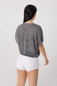 เสื้อครอปคอวีสีเทาสำหรับผู้หญิง ทรงหลวม ผ้าสแปนเด็กซ์ผสมคอตตอน ระบายอากาศได้ดี แขนสั้น ชุดโยคะ กางเกงขาสั้นเอวสูงสีขาว - Product Image 4