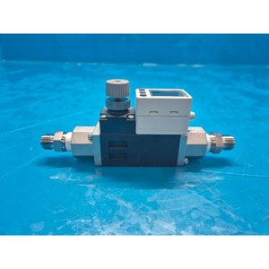 SMC PF3W704S-N03-F-M สวิตช์ควบคุมการไหลของน้ำแบบดิจิตอล ใช้เป็นอะไหล่อุปกรณ์เซมิคอนดักเตอร์รุ่นเก่า - Product Image 1
