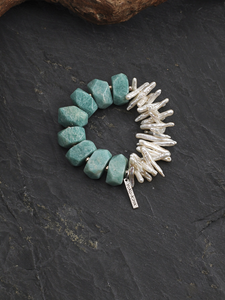 Pulsera artesanal de plata chapada con amazonita y perlas Biwa, diseño sin fin - Product Image 3