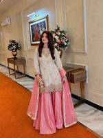 Kurta en soie crème pour femme avec broderie sequins et zari, travail artisanal et dentelle Latkan, palazzo rose avec bordure en dentelle organza et dupatta