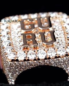 Anillo de cóctel de moissanita, plata 925, oro macizo de 18K, chapado en oro rosa sobre plata 925, engaste pavé, letra GURU, joyería hiphop para hombre - Product Image 4