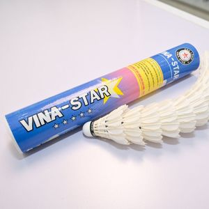 Fabricant vietnamien de raquettes de badminton professionnelles de qualité supérieure, en bois, avec plumes d'oie, de niveau tournoi, écologiques et légères - Product Image 2