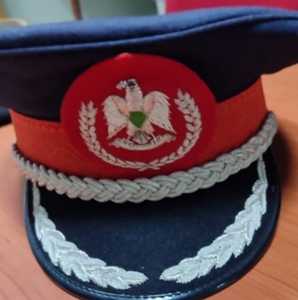 Chapeau de capitaine noir fait main avec emblème brodé doré, en feutre non tissé, style européen et américain, pour tenue d'uniforme - Product Image 3