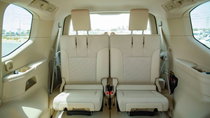 Toyota Land Cruiser LC300 GXR 3.3D essence turbo, transmission automatique, moteur 3.3 litres, 4x4, conduite à gauche, modèle 2022, neuf. - Product Image 6