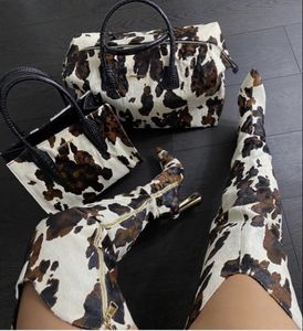 Bolsa de Cuero Vacuno con Asa Táctica Ovalada, Diseño Marrón y Blanco, Unisex, para Playa, Deportes, Viajes, Bicicleta, 25-49L, No se Lleva al Hombro - Product Image 5