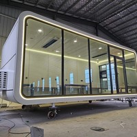 Cabine modulaire préfabriquée en acier léger de haute qualité, style moderne, pour usage résidentiel, bureau ou comme pod de construction.