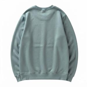 เสื้อสเวตเชิ้ตคอกลมสีเขียวเซจสำหรับผู้ชาย แบบวินเทจ ตะเข็บวี ผ้าลูปแบ็ค 100% คอตตอน ทรงพูลโอเวอร์ รับสกรีนโลโก้ ขายส่ง เสื้อผ้าทรงดรอปโชว์เดอร์ - Product Image 3