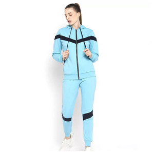 Survêtement streetwear tendance pour femme, idéal pour la gym, en tissu polaire respirant et écologique, style confort hivernal - Product Image 2