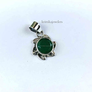 Vente en gros de pendentifs en argent sterling 925 avec pierre précieuse en onyx vert, bijoux fins faits à la main pour femmes, fête classique - Product Image 2