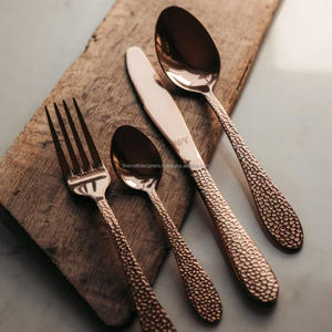 Ensemble de couverts en or rose, parfait pour la décoration de fête d'anniversaire ou de fiançailles, utilisation pour la table. - Product Image 5