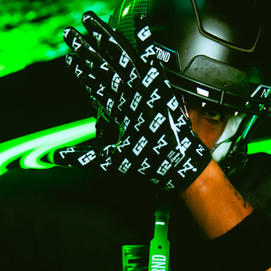 Gants de football américain 7v7 en gel de silicone de haute qualité, personnalisables avec logo, pour receveurs, durables, antidérapants, pour jeunes et adultes, avec logo en caoutchouc. - Product Image 5