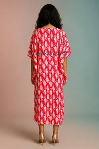 Caftán Midi de Algodón Ecológico con Estampado a Mano en Rojo Vibrante, Estilo Bohemio Artesanal, Ropa de Verano Elegante con Cuello en V - Product Image 6