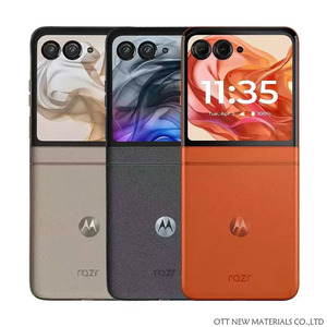 Teléfono Inteligente Motorola Razr 50 Ultra con Pantalla Plegable, Deca Core, 144Hz, 12GB/512GB, OLED de 6.9 Pulgadas, Batería de 4000mAh, Doble SIM, Desbloqueado - Product Image 2