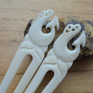 Bâtonnet à cheveux en os naturel |   Épingle sculptée lisse - Product Image 1