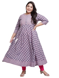 Kurti Anarkali con estampado floral rosa en tela de algodón con cuello redondo y mangas 3/4 para mujeres de talla grande. - Product Image 5