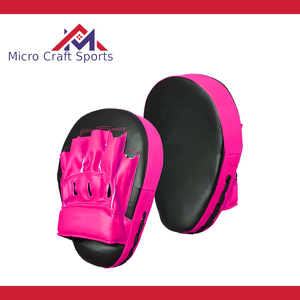 Équipement professionnel de boxe : Palettes de frappe en cuir personnalisées pour l'entraînement de boxe et d'arts martiaux – Qualité pakistanaise - Product Image 4