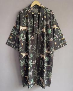 Robe tropicale à col en V pour femme, manches trois quarts, coupe ample, tenue décontractée d'été avec ceinture, imprimé numérique, tissée 100% polyester - Product Image 5