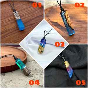 Collier Pendentif Minimaliste en Bois et Résine, Bijou Rustique en Bois et Résine - Product Image 2