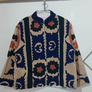 Veste en velours beige brodée à la main, manteau bohème Suzani - Product Image 1