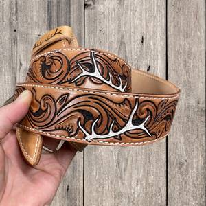 Ceinture de fête vintage 2026 en cuir de vachette bicolore beige, avec motifs floraux complexes gravés à la main, style western unique, boucle en alliage de designer - Product Image 1