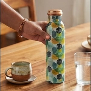 Botella de agua de cobre con diseño de hojas de diseñador para hidratación diaria con estilo natural fresco y beneficios para la salud atemporales - Product Image 4