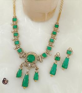 Impresionante Conjunto de Collar y Pendientes de Moissanita con Acabado Dorado de Primera Calidad, Delicado y Moderno, Colección para Bodas, para Mujer - Product Image 2