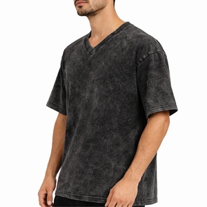 Camiseta Negra Oversize con Cuello en V para Hombre, Estilo Vintage, Casual, Cómoda, de Algodón Premium Tejido, Ecológica - Product Image 3