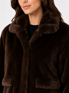 Veste en fausse fourrure marron foncé de luxe pour femme, manteau d'hiver haut de gamme, vêtement d'extérieur élégant en peluche, veste en fausse fourrure douce et chaude, veste tendance chic pour femme - Product Image 4