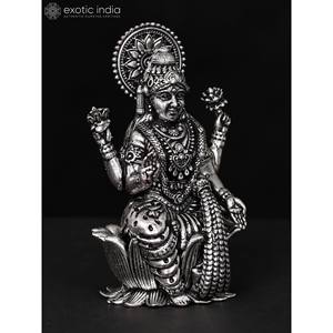 Pequeña estatua de latón superfino de 2 "de la diosa Lakshmi escultura plateada - Product Image 4