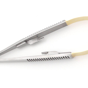 Tijeras de Depilación de Cejas Profesionales con Cuchilla Curva de Acción de Resorte, Acero Quirúrgico Acabado a Mano, Agudeza Superior - Product Image 6