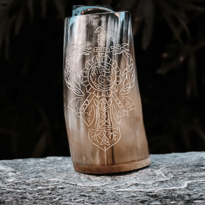 Taza Artesanal Ecológica de Cuerno de Búfalo con Diseño de Nudo Celta, Estilo Vintage para Adultos, Uso en Fiestas, Asa de Forma Natural y Tapa - Product Image 5