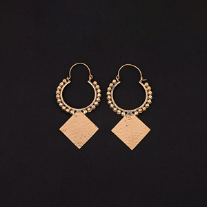 Modernos Pendientes de Aro con Cuentas Chapados en Oro con Colgantes Cuadrados Texturizados, Tamaño 80x40MM - Product Image 3
