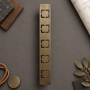 SHUBHAM Tirador de Puerta de Metal de 12 Pulgadas con Acabado de Latón Antiguo y Diseño Geométrico Recortado, Tirador Decorativo para Muebles - Product Image 1