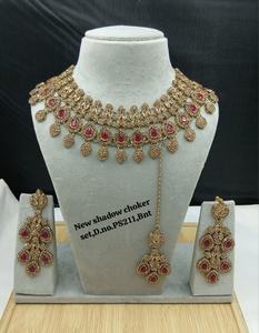 Conjunto de Collar Gargantilla Étnico Chapado en Oro Vintage con Pendientes y Maang Tikka - Hecho a Mano, de Moda, para Fiesta o Aniversario - Product Image 1