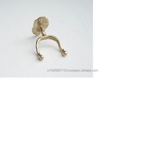 Ganchos de pared de latón de larga duración con atractivo rústico diseñados para hogares elegantes y uso diario práctico - Product Image 2