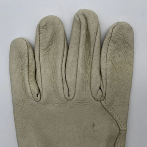 Gants de conduite en cuir noir personnalisés pour l'extérieur avec bouton tendance pour les voyages, fabriqués au Pakistan - Product Image 6