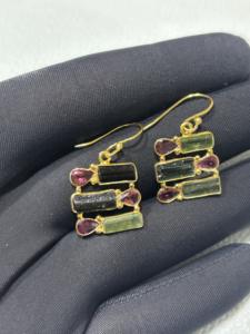 Pendientes Colgantes Clásicos de Plata de Ley Hechos a Mano para Mujer con Turmalina Melón en Bruto, Joyería para Fiestas y Eventos - Product Image 2