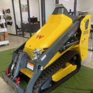 Mini-chargeuse compacte électrique sur chenilles Wacker Neuson SM120 2025 avec moteur Kohler, godet robuste et capacité de charge en acier durable - Product Image 4