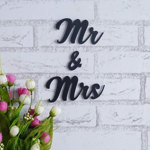 Décoration murale de mariage JaipurCrafts Mr. & Mrs. en MDF découpé, prêt à accrocher, art mural pour la maison 2,5" x 5" & 2,5" x 1,4" - Product Image 1