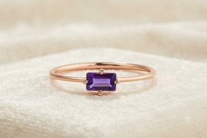 Anillo de Plata 925 con Amatista Corte Esmeralda, Engaste de Puntas, Anillo Minimalista de Compromiso para Mujer con Gema - Product Image 3