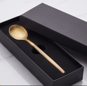 Cuillère à cocktail élégante en or mat, outil de bar minimaliste, manche en métal, design durable pour mélanger, accessoires de bar - Product Image 6