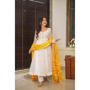 TANIYA'S Premium Quality White Conjunto de traje de mujer - Product Image 1