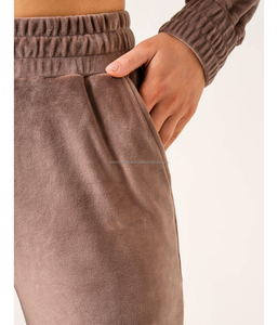 Pantalones de correr para mujer personalizables en tela de terciopelo de la mejor calidad Nuevo lado suave con cierre de cintura elástica - Product Image 4